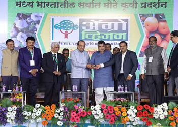 Gadkari inaugurates bulk milk cooler facility in Melghat region